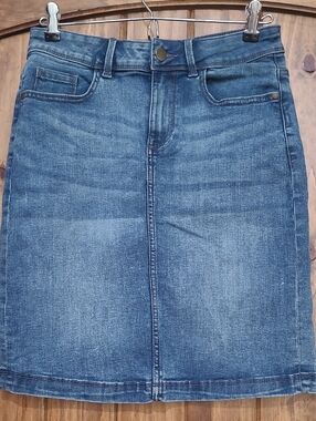 DIP Classic Denim Skirt. Size 4